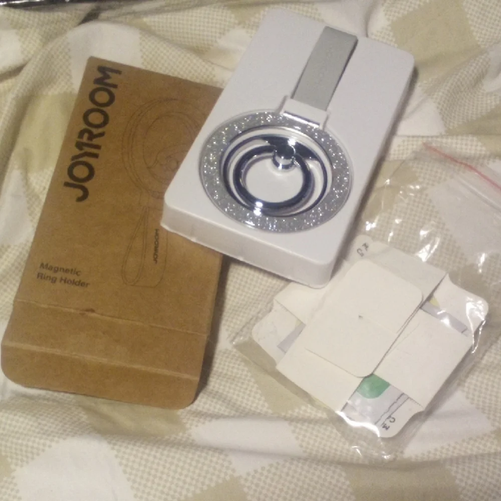 NIB! Silver Magnetic Phone Ring Holder